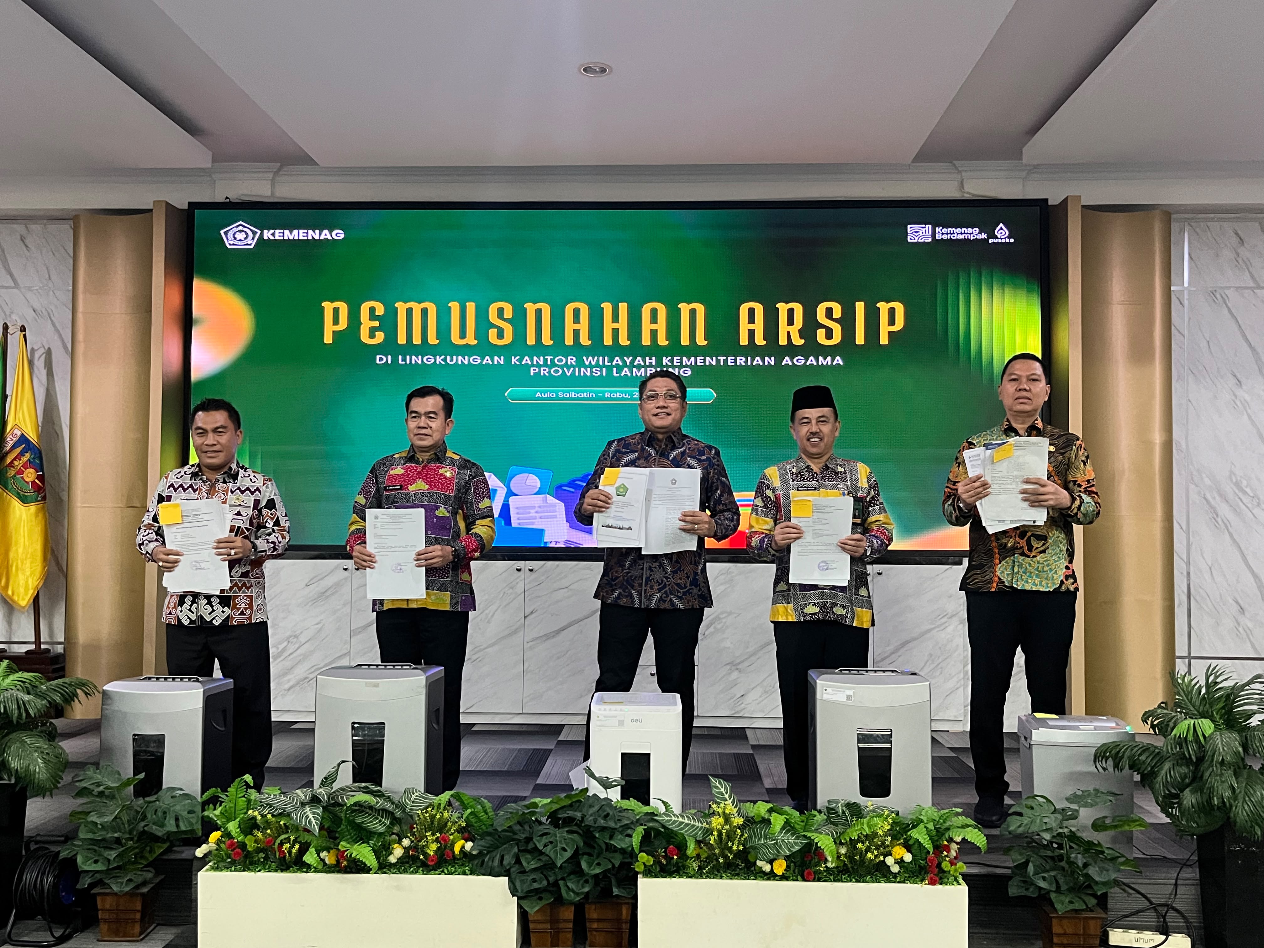 Kemenag Lampung Tengah Perkuat Budaya Tertib Arsip melalui Kegiatan Pemusnahan Arsip