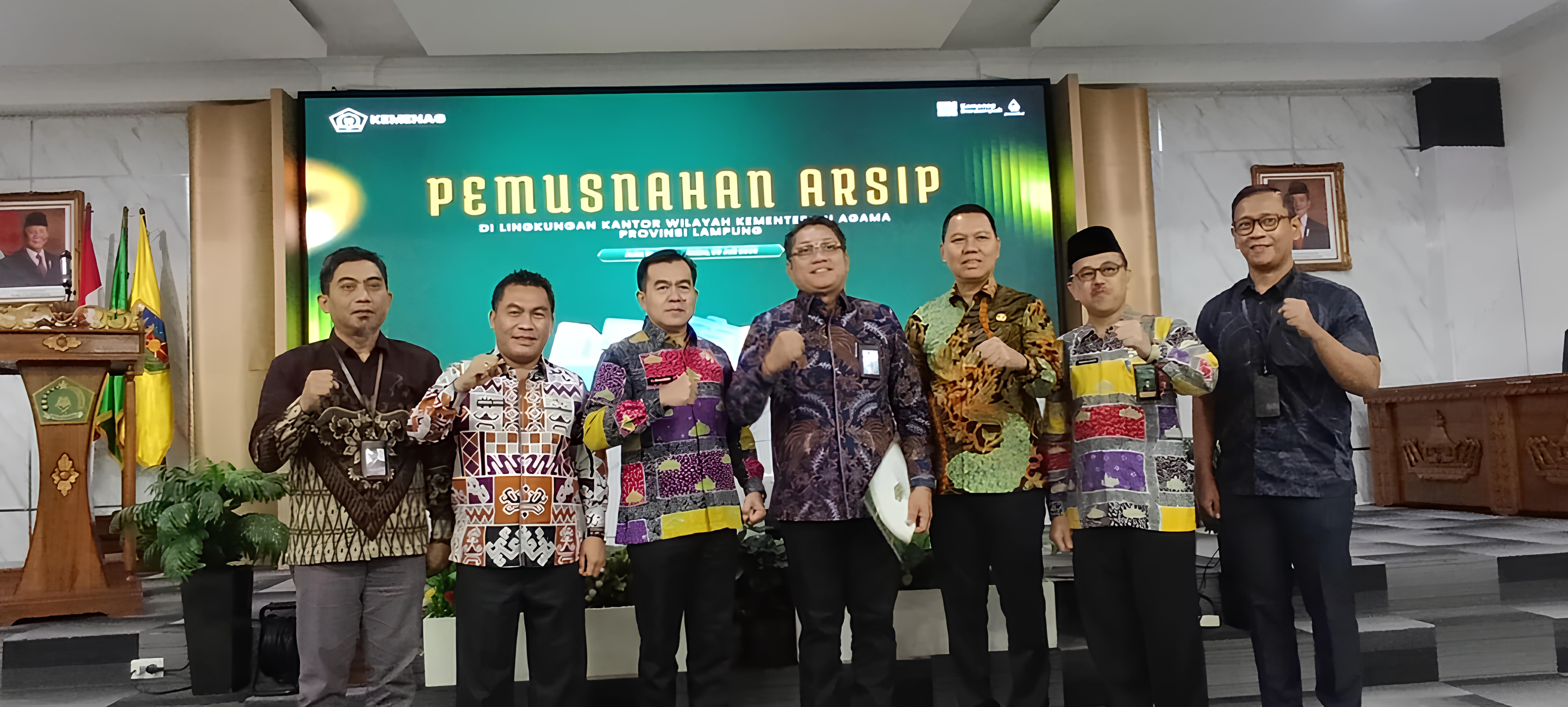 Kemenag Mesuji Perkuat Akuntabilitas dalam Tata Kelola Arsip Melalui Pemusnahan Arsip