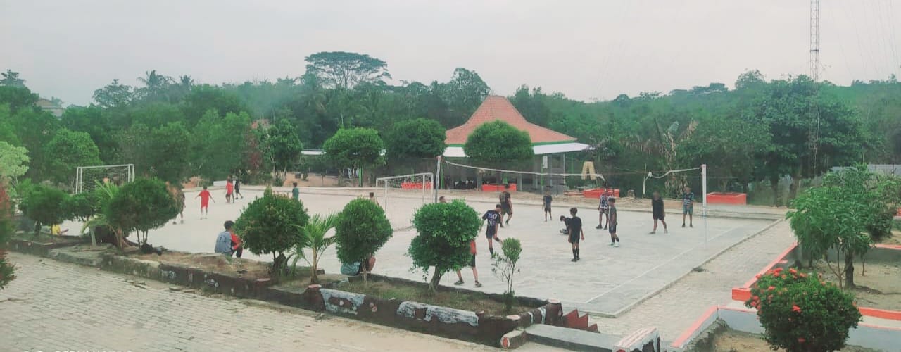 Dari Lapangan Madrasah Menuju Arena Prestasi, MTsN 2 Way Kanan Intensifkan Pembinaan Ekstrakurikuler Voli dan Futsal Putra