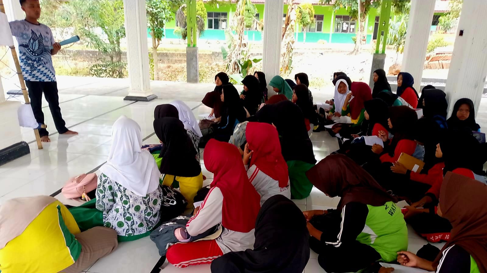 Siaga, Peduli, dan Terampil: PMR MTsN 2 Way Kanan Gelar Latihan Rutin Anggota