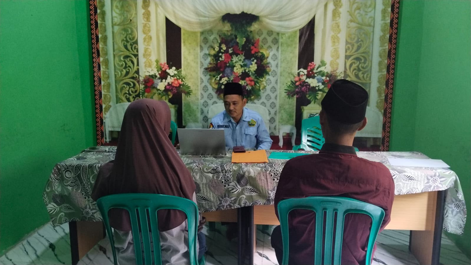 Bekal Menuju Keluarga Sakinah, Penyuluh Agama Islam KUA Negeri Besar Berikan Bimwin kepada Calon Pengantin