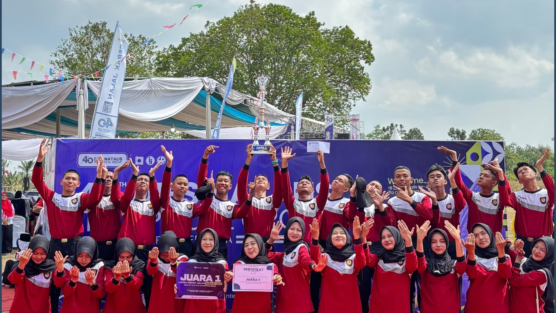 Dominasi Lapangan PROSIDA: Paskibra MAN 1 Lampung Tengah Sabet Juara 1 Lomba Gerak Jalan se-Kabupaten