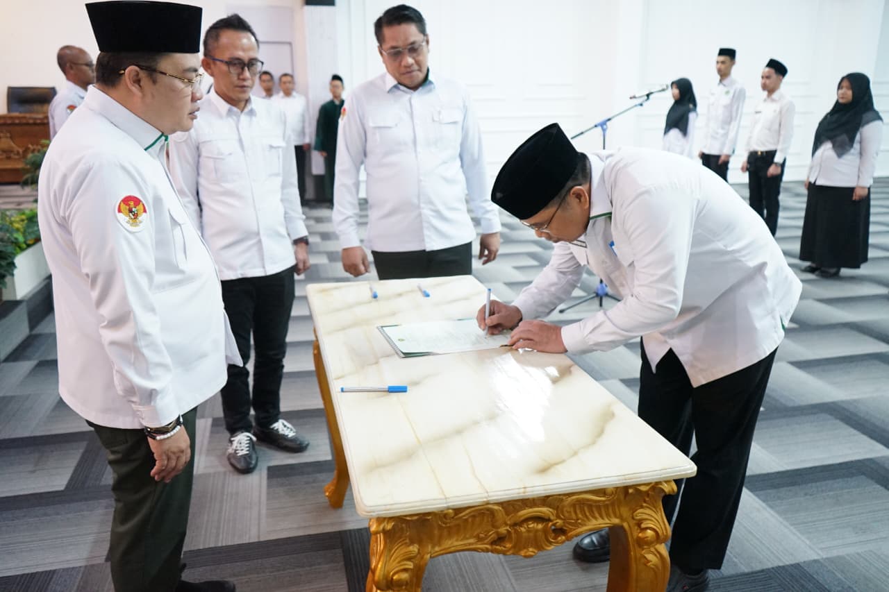 Lantik Guru Ahli Madya, Kakanwil Tekankan Profesionalisme dan Madrasah Ramah Anak