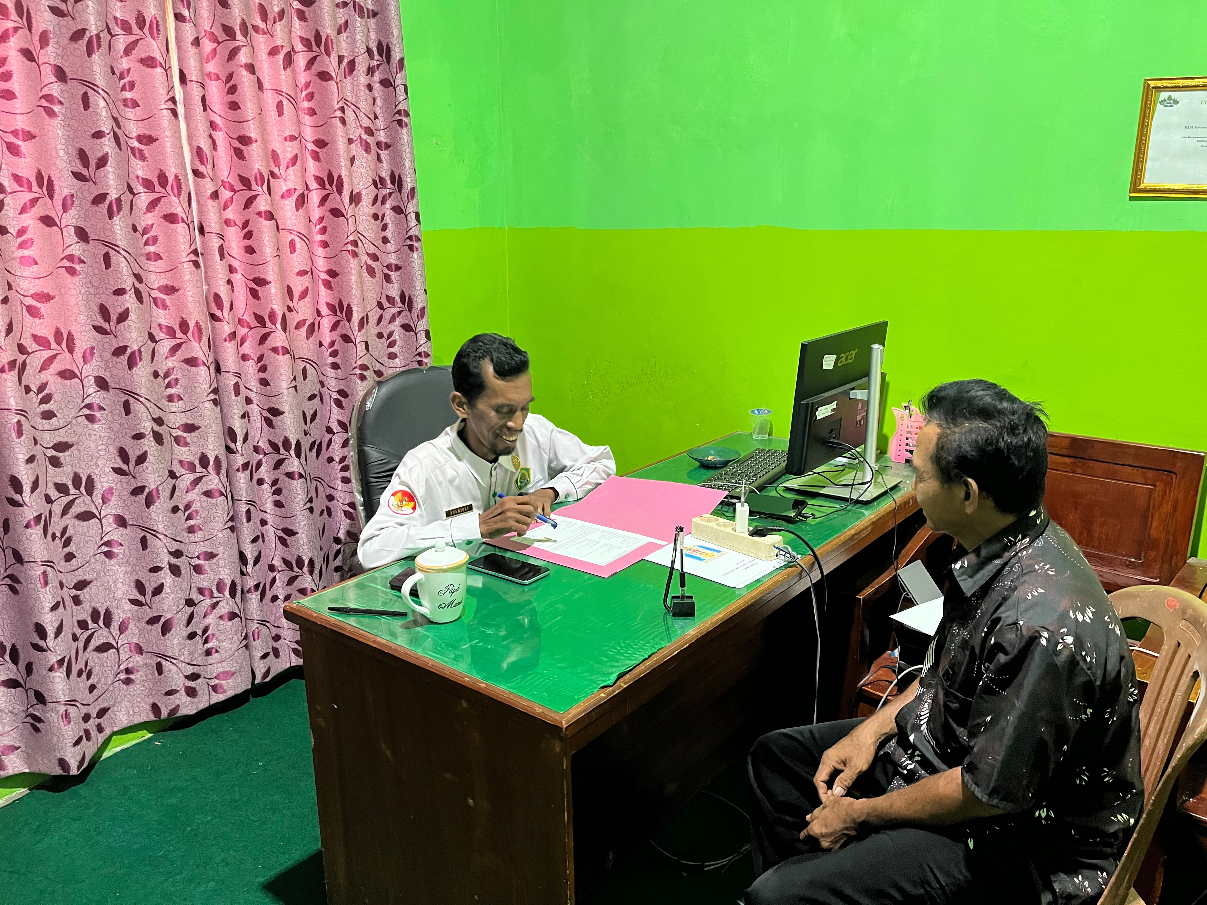 Pastikan Keabsahan Akad Nikah, Kepala KUA Negeri Besar Layani Ikrar Taukil Wali