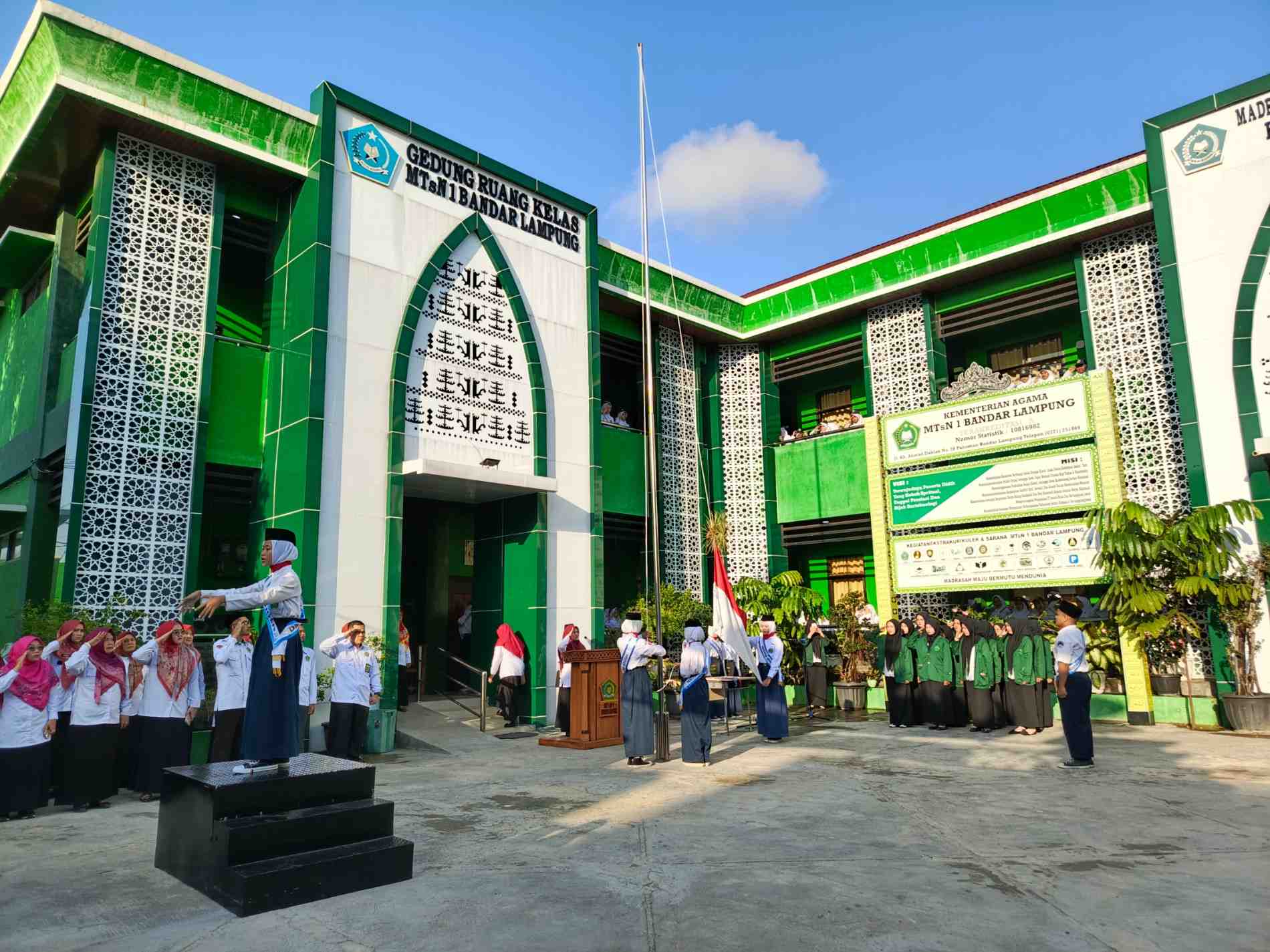 MTsN 1 Bandar Lampung Gelar Upacara Bendera, Tanamkan Nilai Positif Melalui Filosofi Operasi Penjumlahan