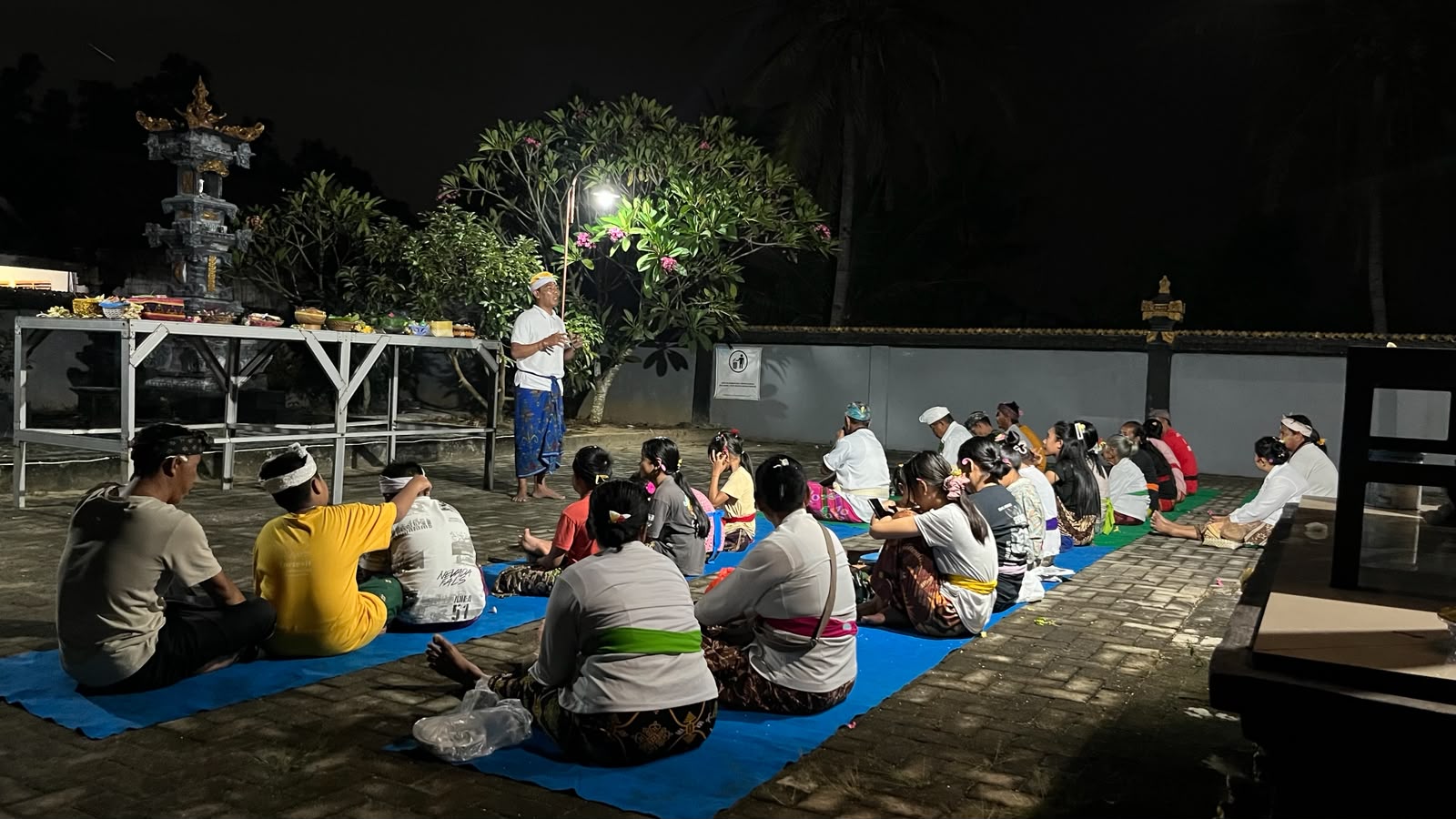 Maknai Hari Suci Purnama, Kemenag Lampung Tengah Perkuat Spiritualitas Umat Hindu