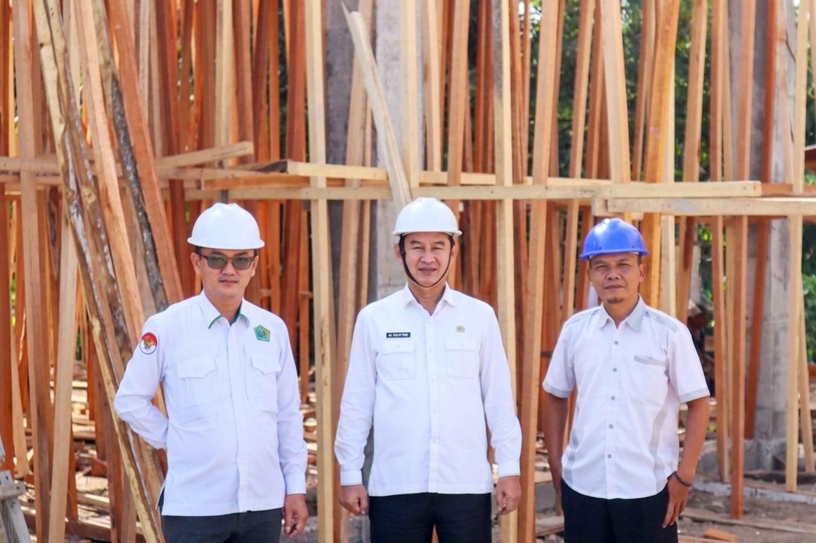 Perkuat Layanan Keagamaan, Kemenag Pesisir Barat Pastikan Pembangunan Gedung SBSN KUA Karya Penggawa dan Bangkunat Sesuai Target