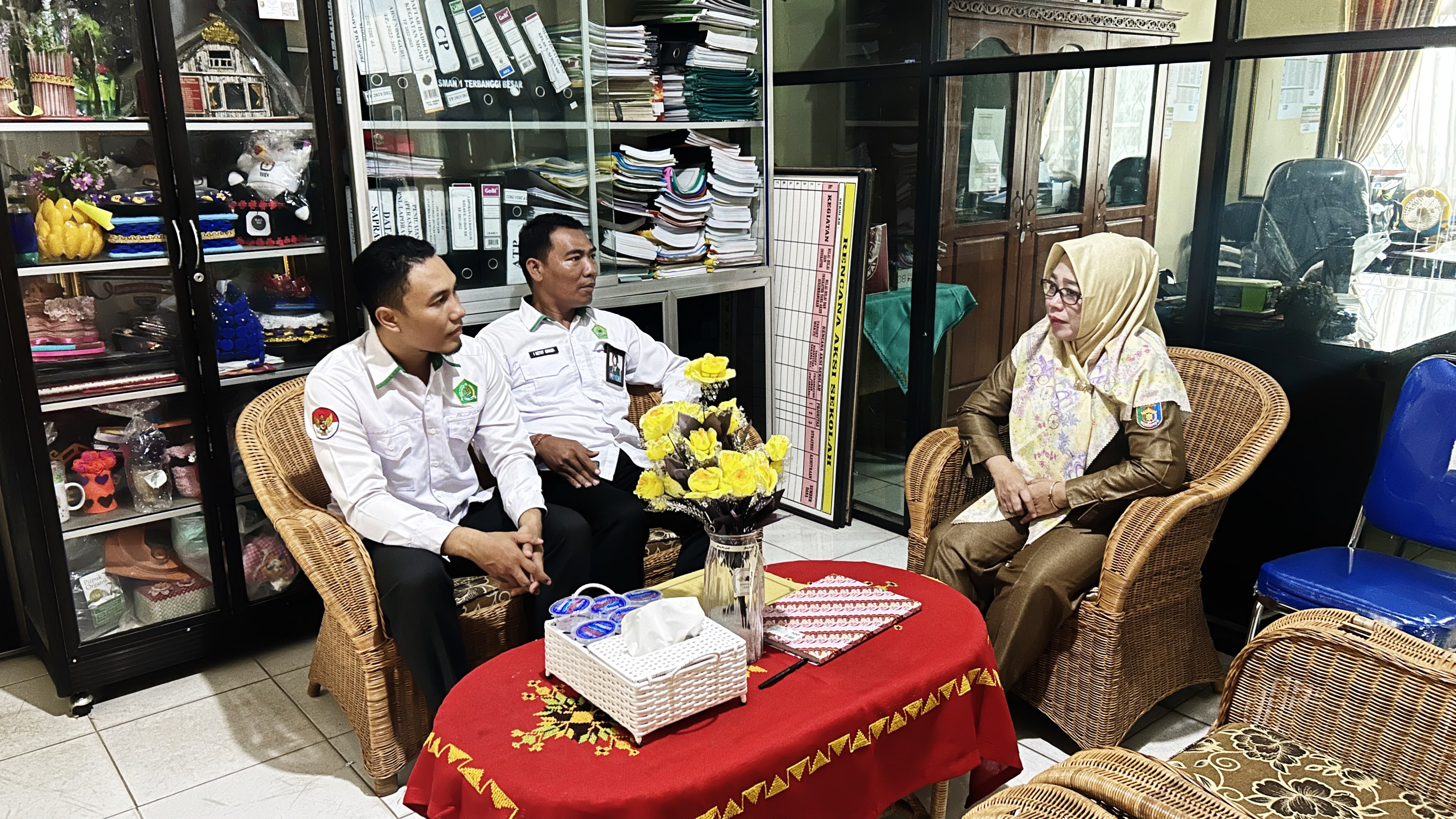Penyuluh Agama Hindu Lampung Tengah Perkuat Akses Pendidikan Agama di SMAN 1 Terbanggi Besar