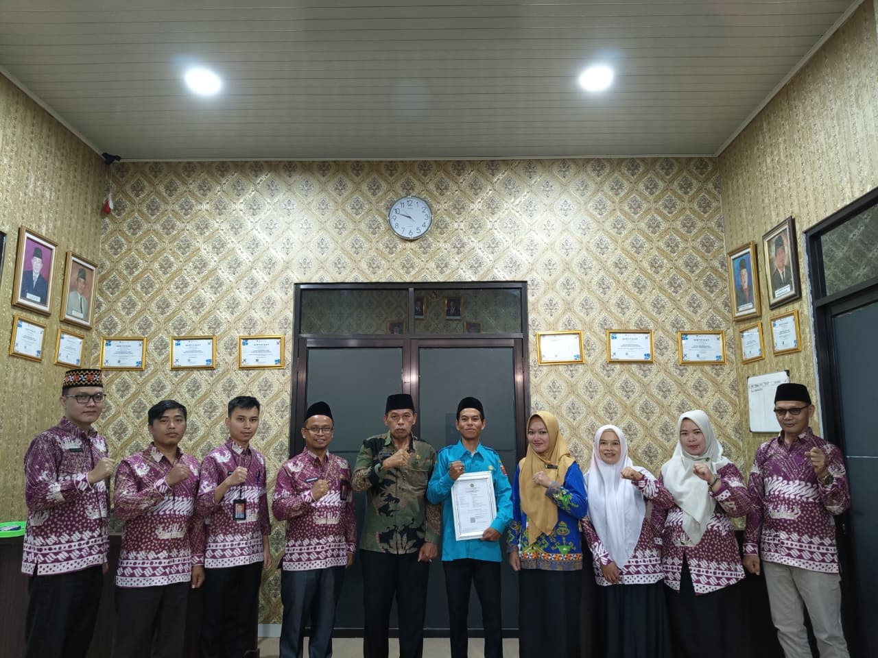 Resmi Berizin, Kemenag Lampung Barat Serahkan IJOP untuk RA Baitul Ulum Suoh