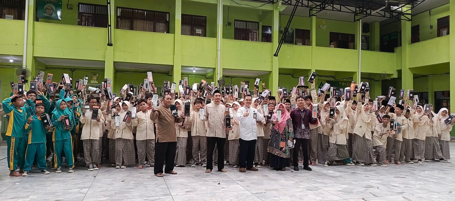 Dukung Program Ekoteologi, MTsN 1 Bandar Lampung Bagikan Tumbler kepada Murid Kelas VII Reguler