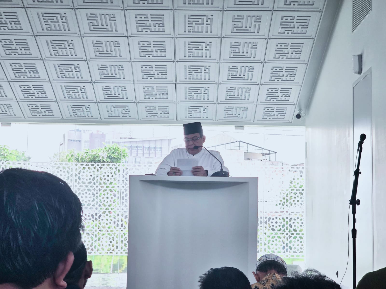 Khutbah Jumat di Masjid Raya Al-Bakrie, Kabid Penais Zawa Tekankan Pentingnya Kepedulian Sosial