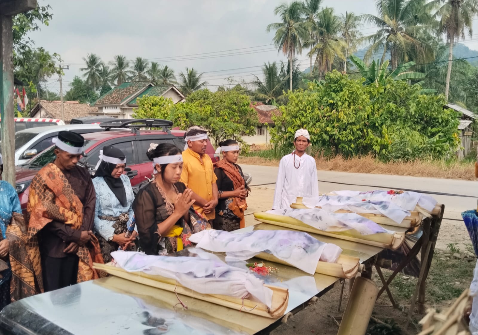 Jaga Tradisi Suci, Penyelenggara Hindu Kemenag Lampung Tengah Hadiri Entas-Entas Massal