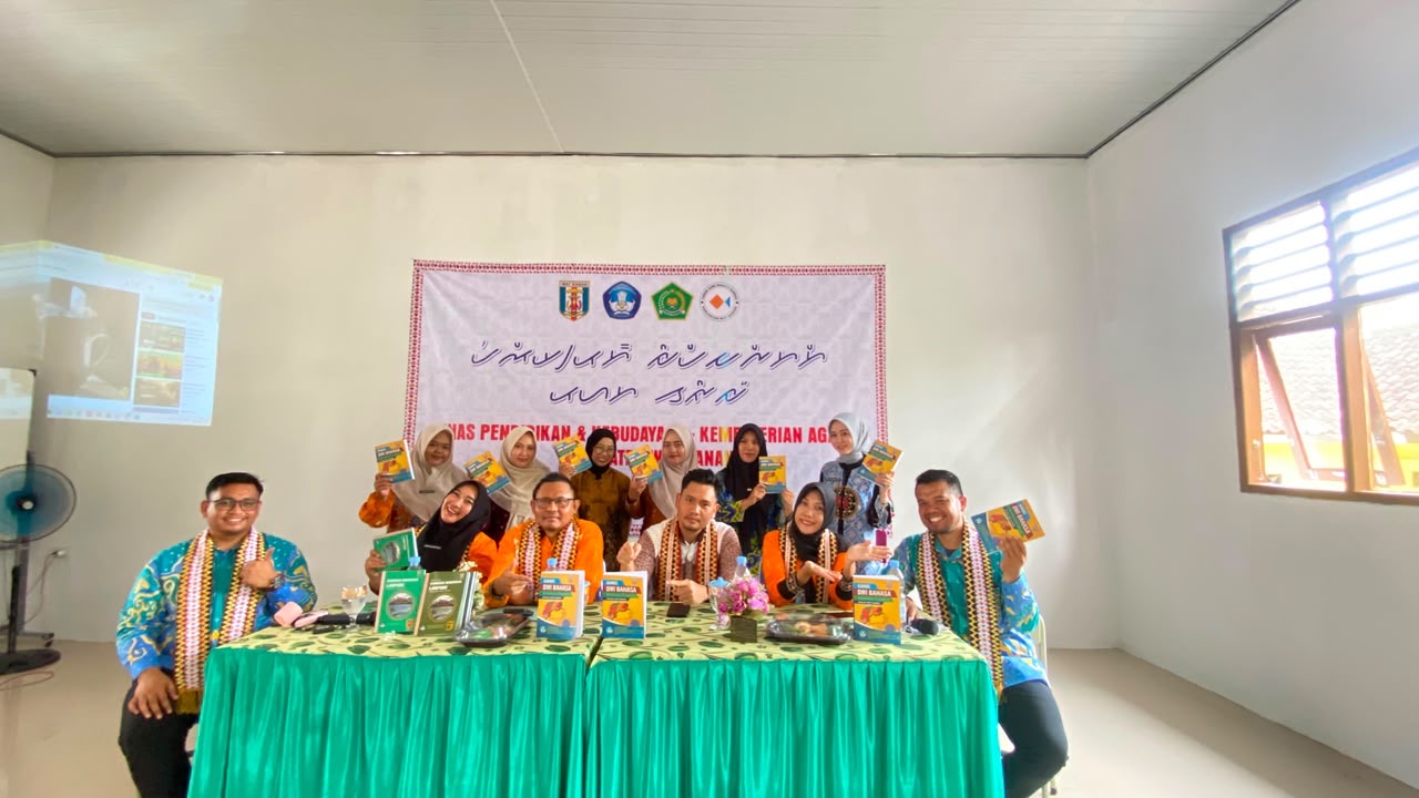 Garda Pelestari Budaya: Guru MIN 4 Way Kanan Hadiri Bimtek Bahasa Lampung
