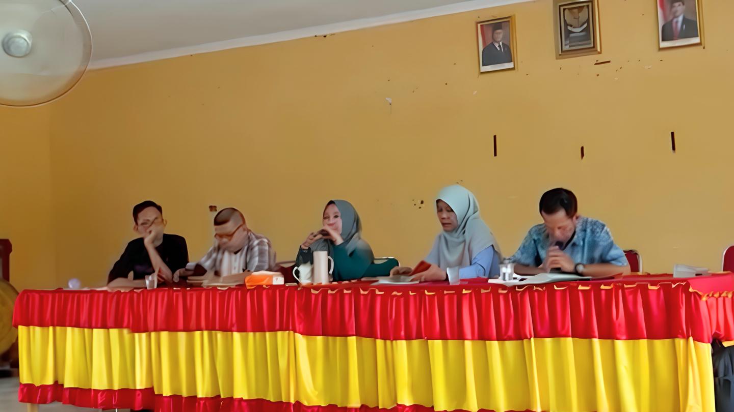 Mantapkan Program Kerja, MTsN 1 Lamsel Gelar Rapat Evaluasi Bulanan dan Susun Agenda Strategis