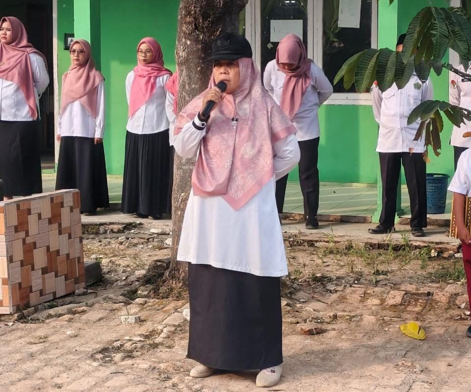 MIN 4 Way Kanan Perkuat Budaya Disiplin melalui Upacara Bendera