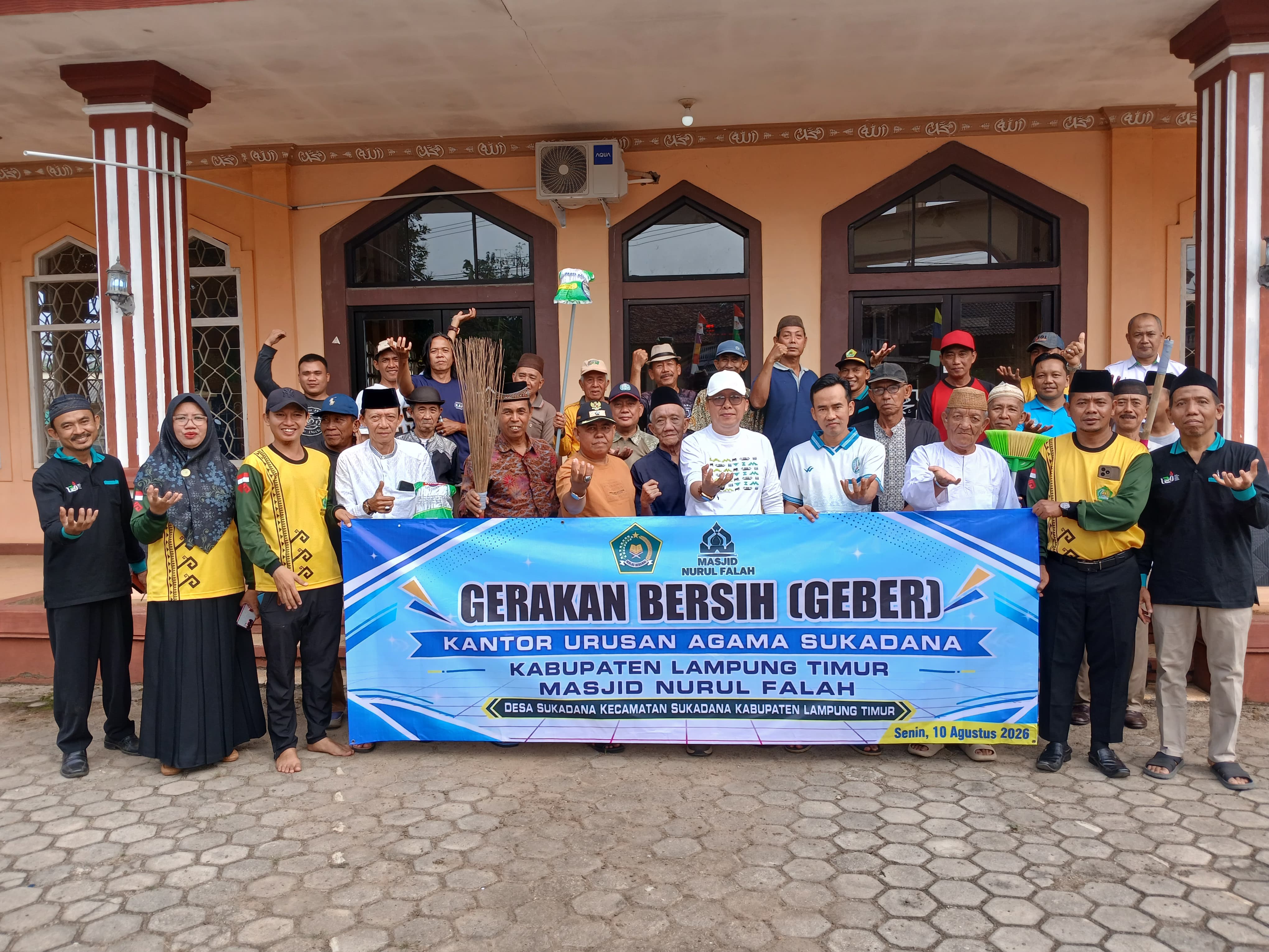 Kemenag Lampung Timur Gerakkan Kepedulian Bersama melalui Gerakan Bersih-Bersih Masjid