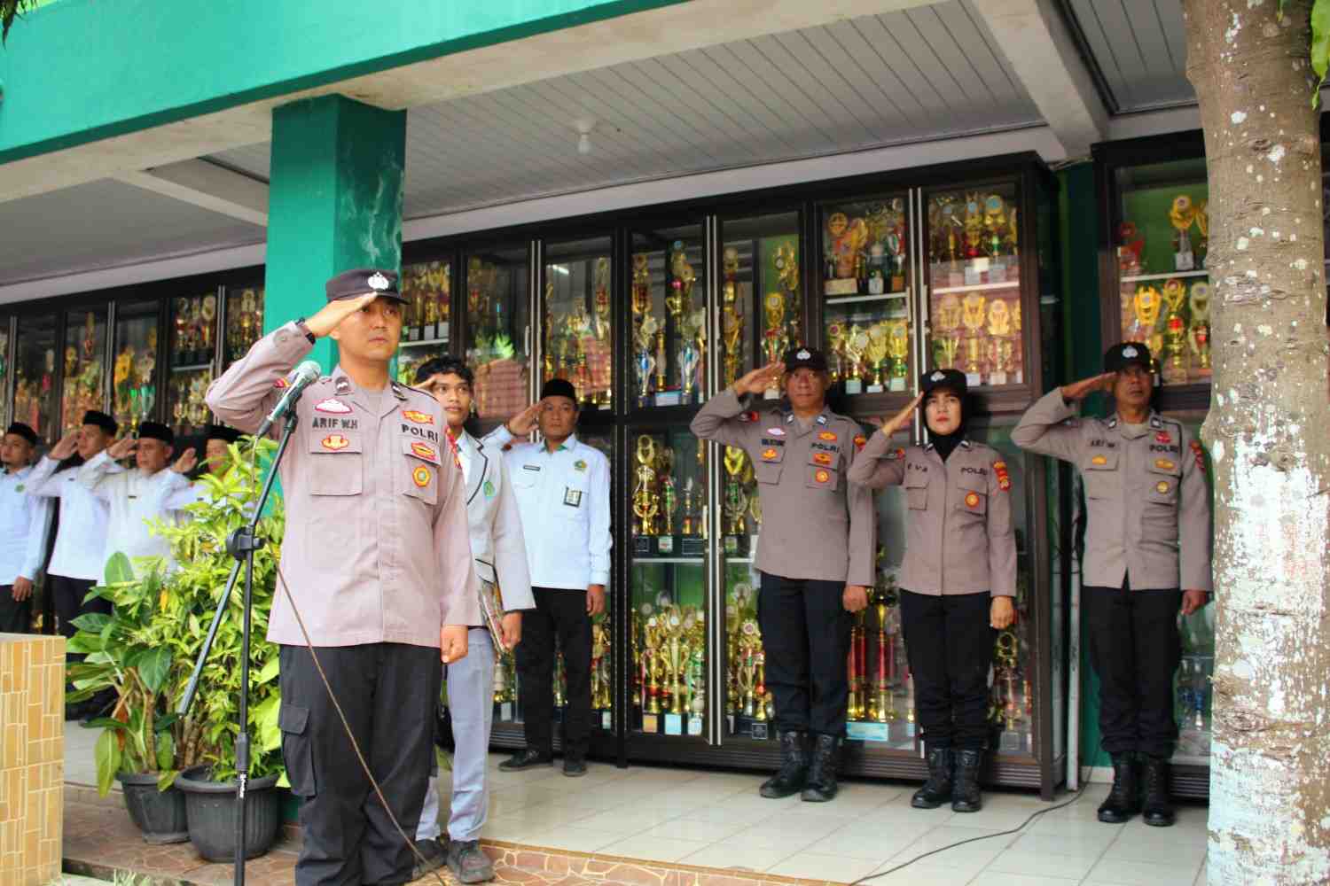 Aipda Arif Wibowo Handoko Berikan Pembinaan Pelajar MAN 1 Metro tentang Bullying dan Kiat Sukses