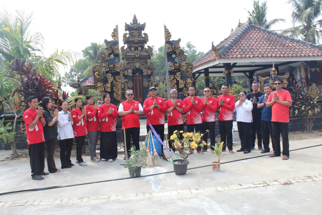 Penyelenggara Hindu Kemenag Lamteng Tanam Green Dharma, Rawat Alam dari Pura