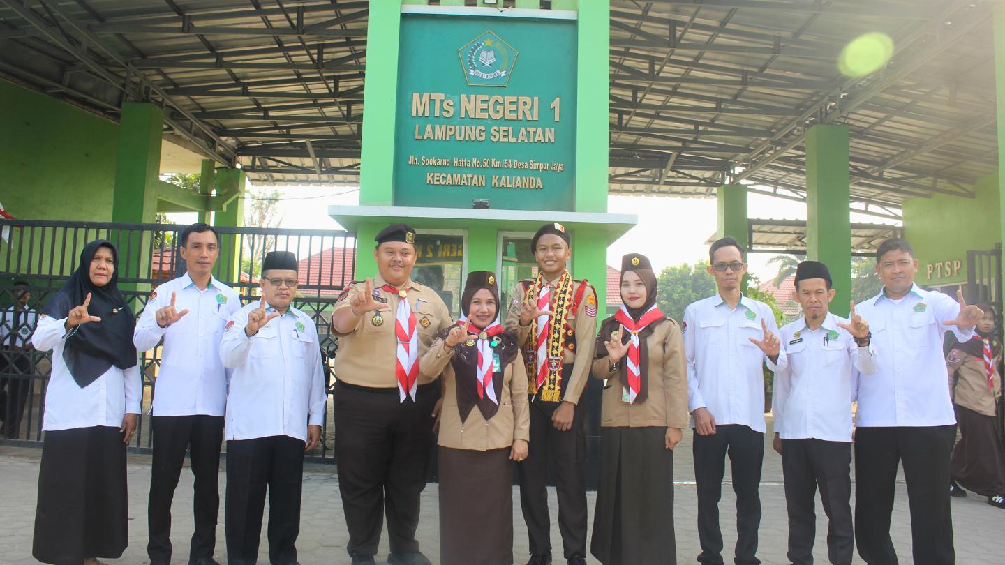 Wakili Daerah, Kontingen Pramuka MTsN 1 Lamsel Resmi Diberangkatkan Menuju Jambore Nasional XII Cibubur