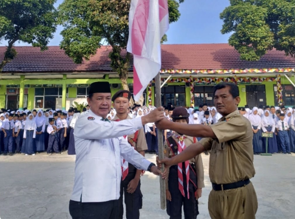 Kepala MTsN 2 Tanggamus Lepas Dua Siswa Terbaik Ikuti Jambore Nasional XII 2026 Saat Upacara Bendera