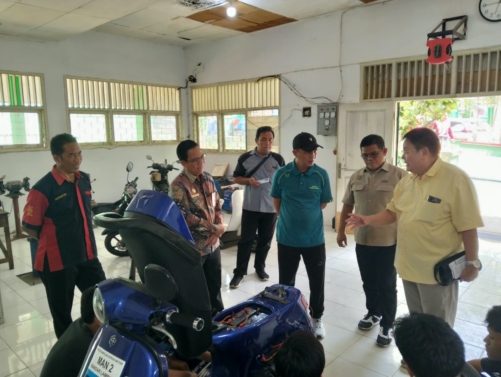 MAN 2 Bandar Lampung Inisiasi Kolaborasi dengan QJ Motor Lampung, Dorong Kompetensi Siswa di Era Kendaraan Listrik