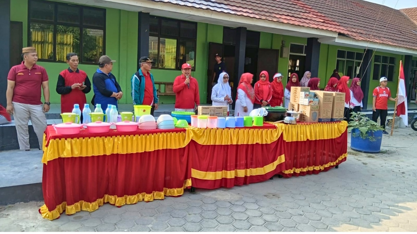 Semarak HUT RI Ke-81, MTsN 3 Lampung Selatan Gelar Jalan Sehat Penuh Kebersamaan