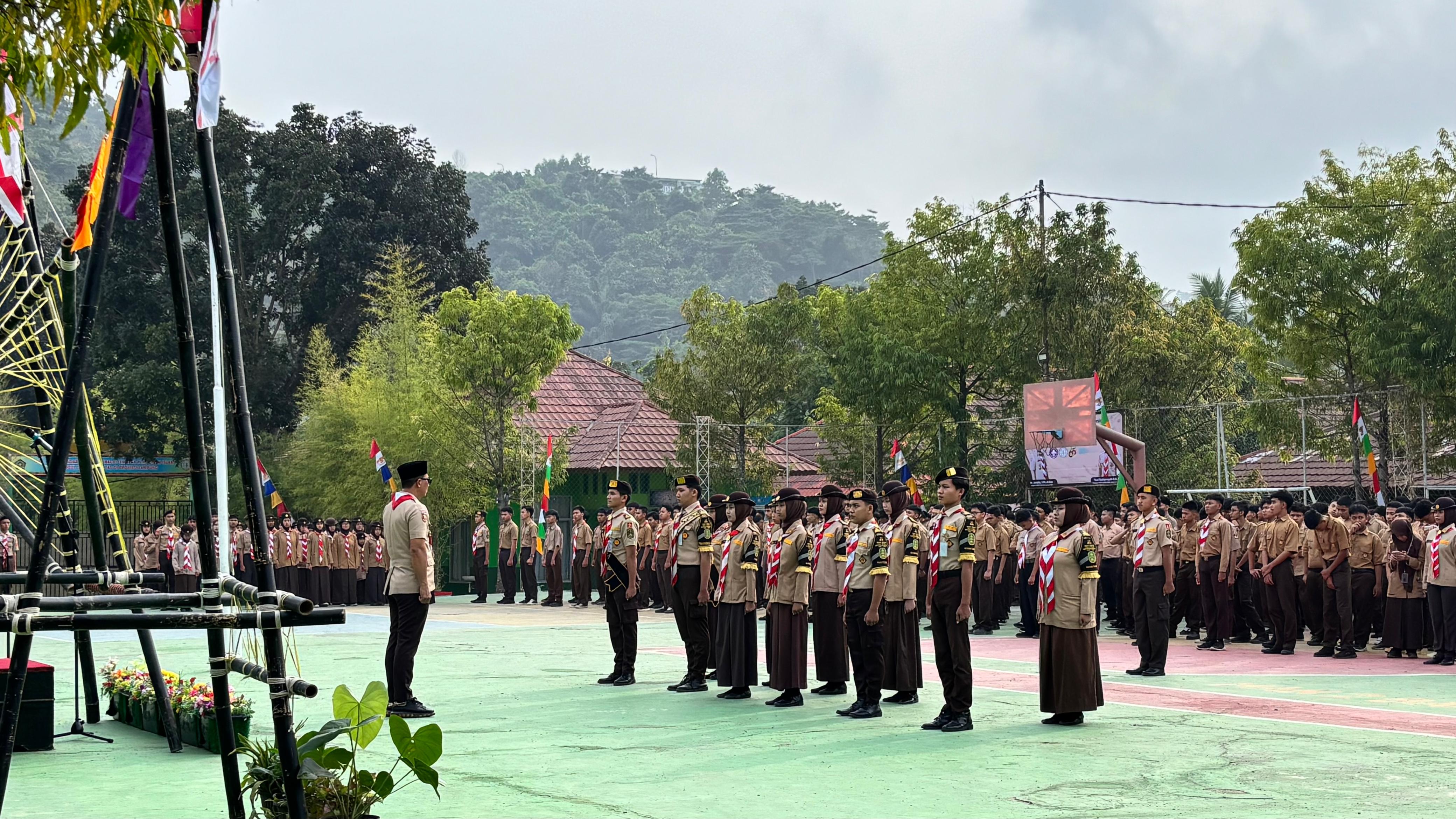 Camat Bumi Waras Jadi Pembina Upacara Hari Pramuka ke-65 di MAN 2 Bandar Lampung