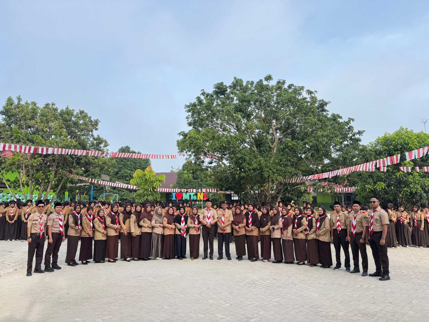 Pramuka Bisa di Mana Saja, Kapan Saja, Siapa Saja, Semangat Hari Pramuka Menggema di MTsN 1 Lampung Barat
