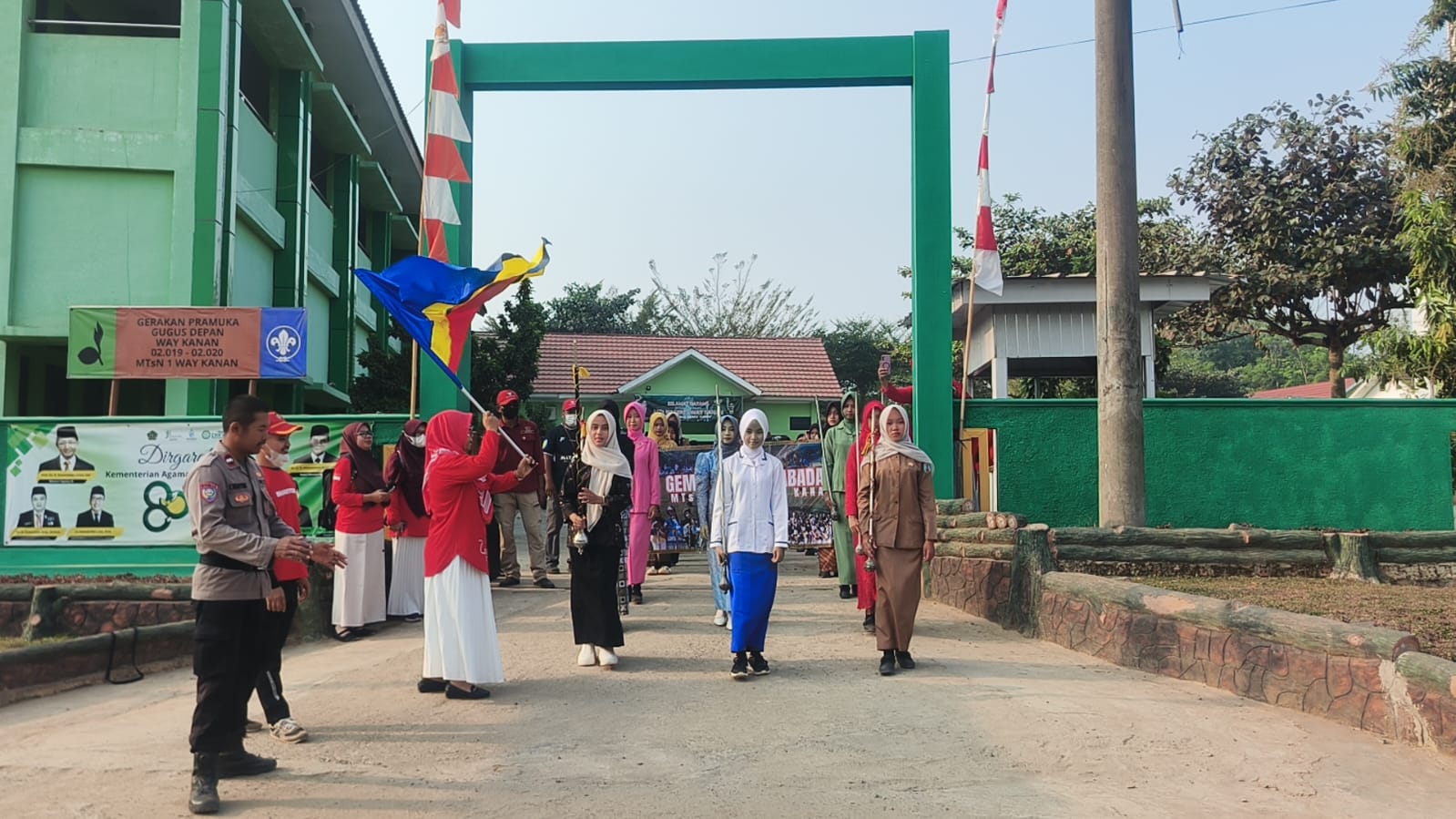 Karnaval Kemerdekaan MTsN 1 Way Kanan Meriahkan HUT ke-81 RI