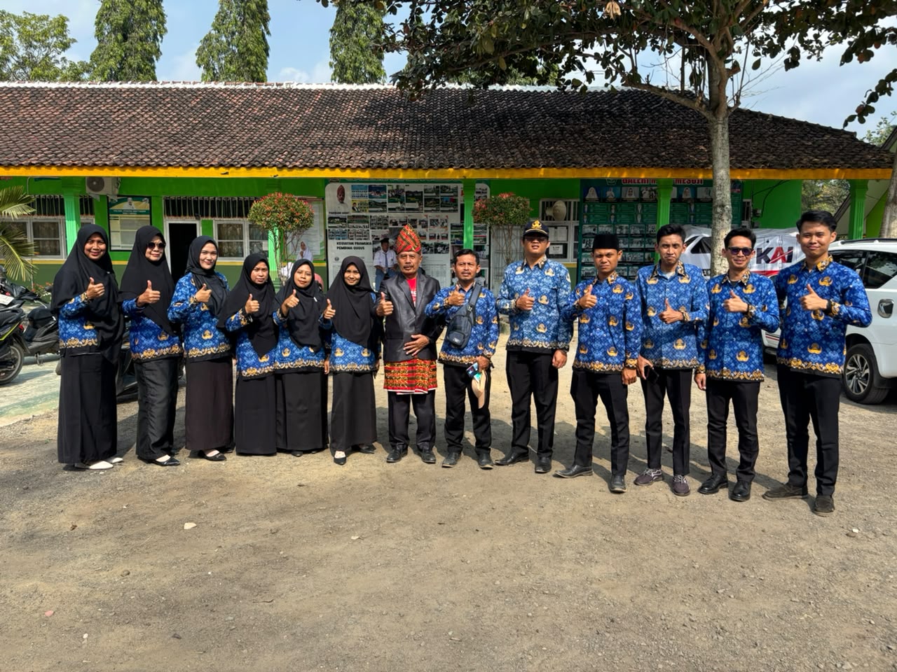 Penuh Khidmat, Guru dan Siswa MAN 1 Mesuji Ikuti Upacara HUT ke-81 RI di Alun-Alun Simpang Pematang