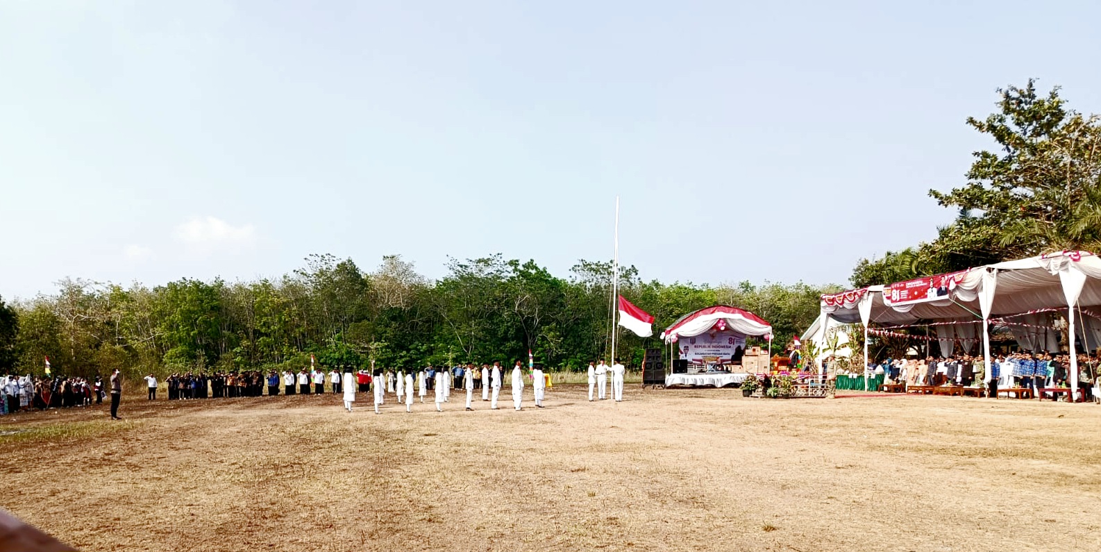 Semangat Kemerdekaan, MTsN 2 Way Kanan Hadiri Upacara HUT ke-81 RI di Tingkat Kecamatan