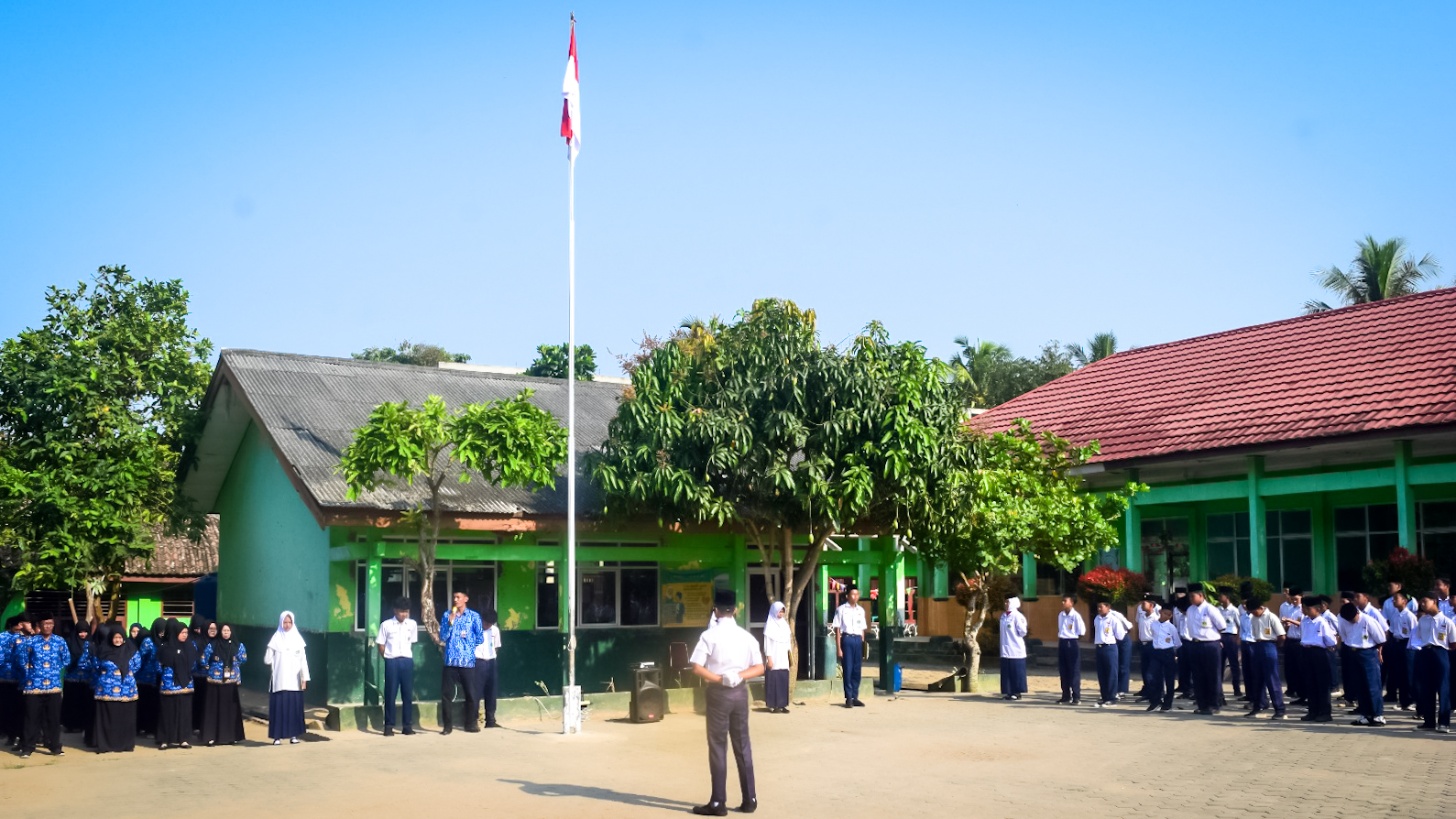 Khidmatnya Peringatan HUT ke-81 RI di MTsN 2 Lampung Selatan, Paskib Sukses Kibarkan Merah Putih