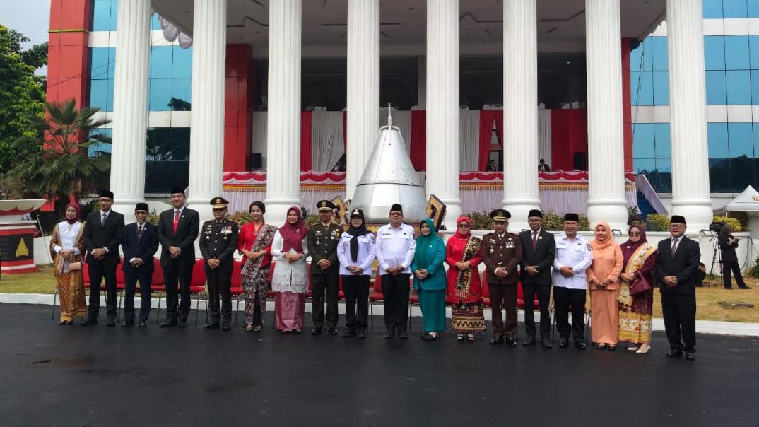 Ketua DWP Kemenag Bandar Lampung Ikuti Upacara HUT ke-81 RI di Kantor Wali Kota