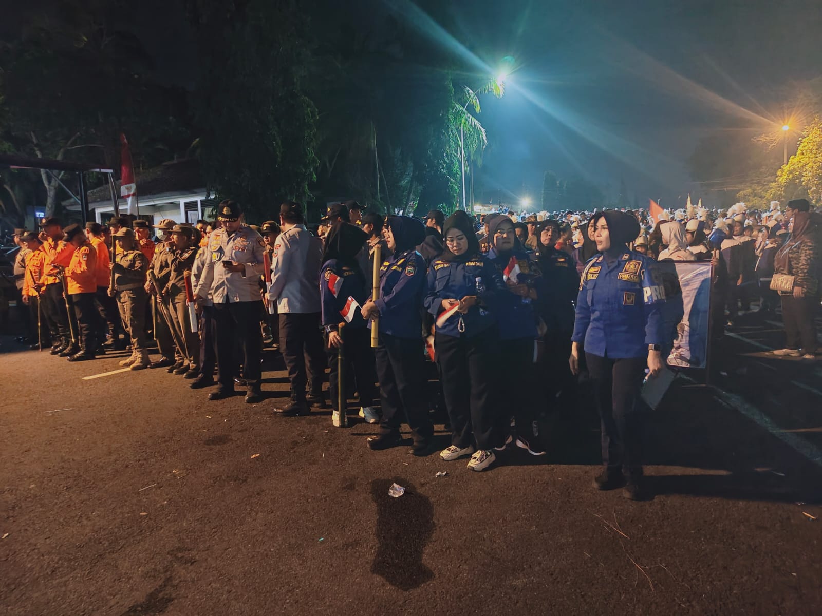 Kobarkan Semangat Kebangsaan, Kontingen MAN 1 Lampung Selatan Semarakkan Pawai Obor HUT ke-81 RI