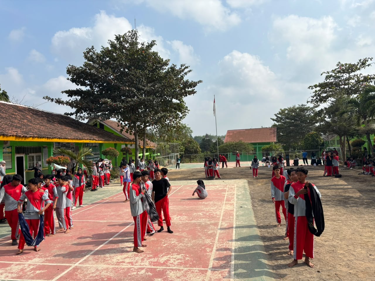 Kemeriahan HUT RI ke-81, MAN 1 Mesuji Gelar Berbagai Lomba Tradisional dan Olahraga