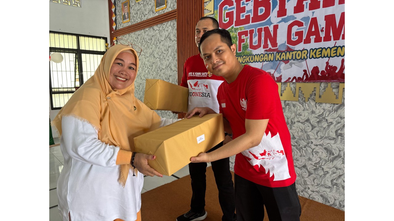 Semarak HUT ke-81 RI, Suryani dan DWP Kemenag Tanggamus Ikut Meriahkan Fun Games
