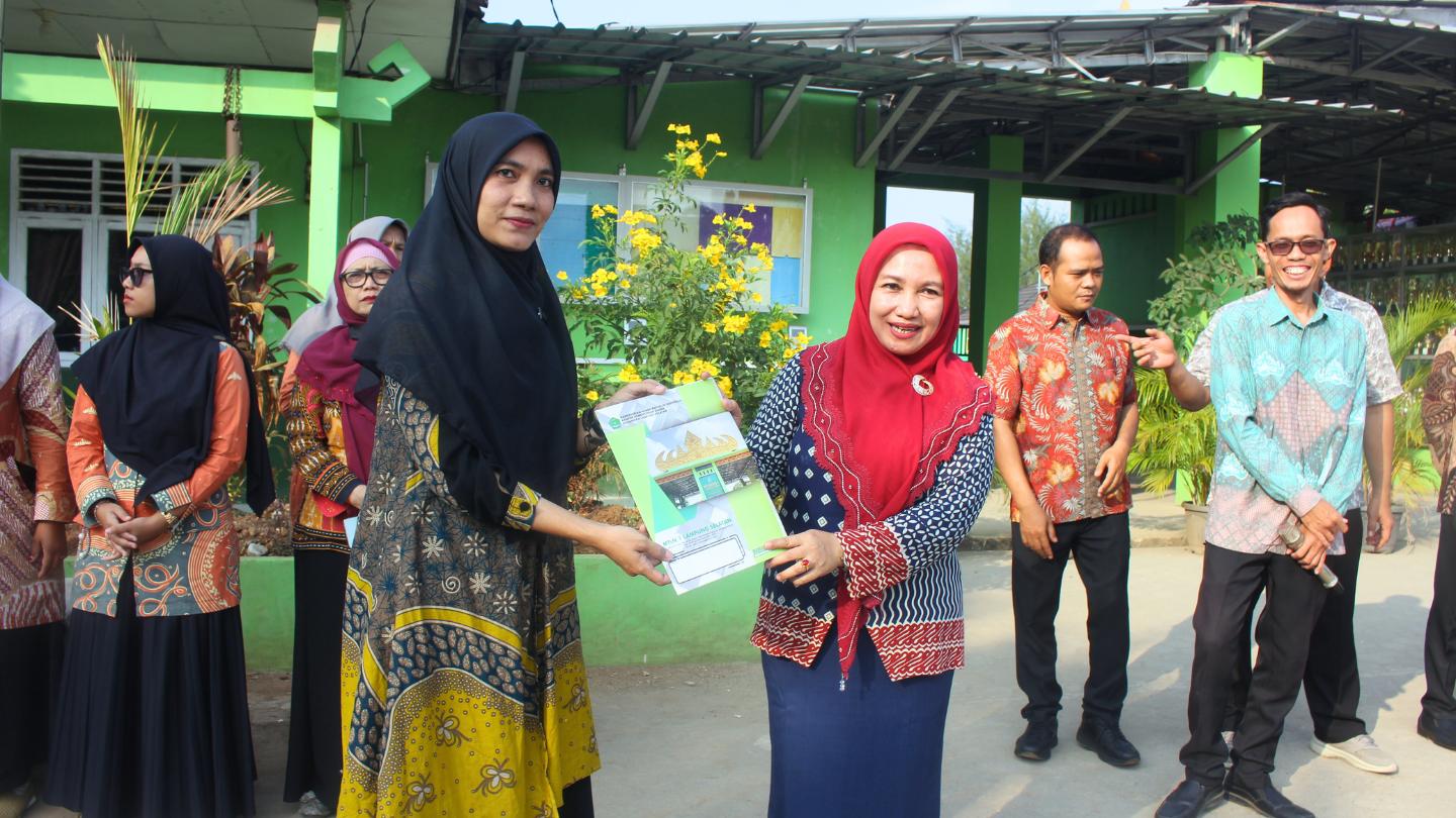 Bawa Harum Nama Daerah, Guru MTsN 1 Lamsel Kholisatul Ukhrowiyah Siap Berlaga di MTQ Korpri Nasional VIII Makasar