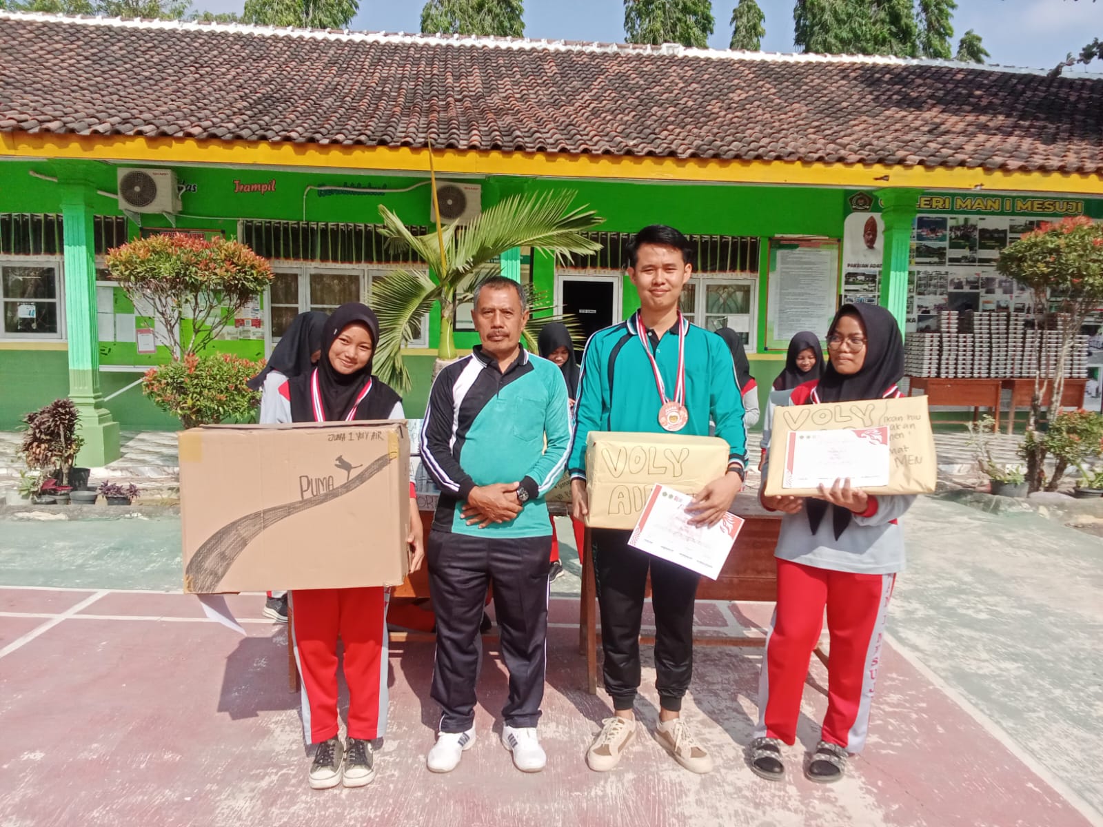 Apresiasi Semangat Kemerdekaan, MAN 1 Mesuji Bagikan Hadiah Juara Lomba Peringatan HUT ke-81 RI