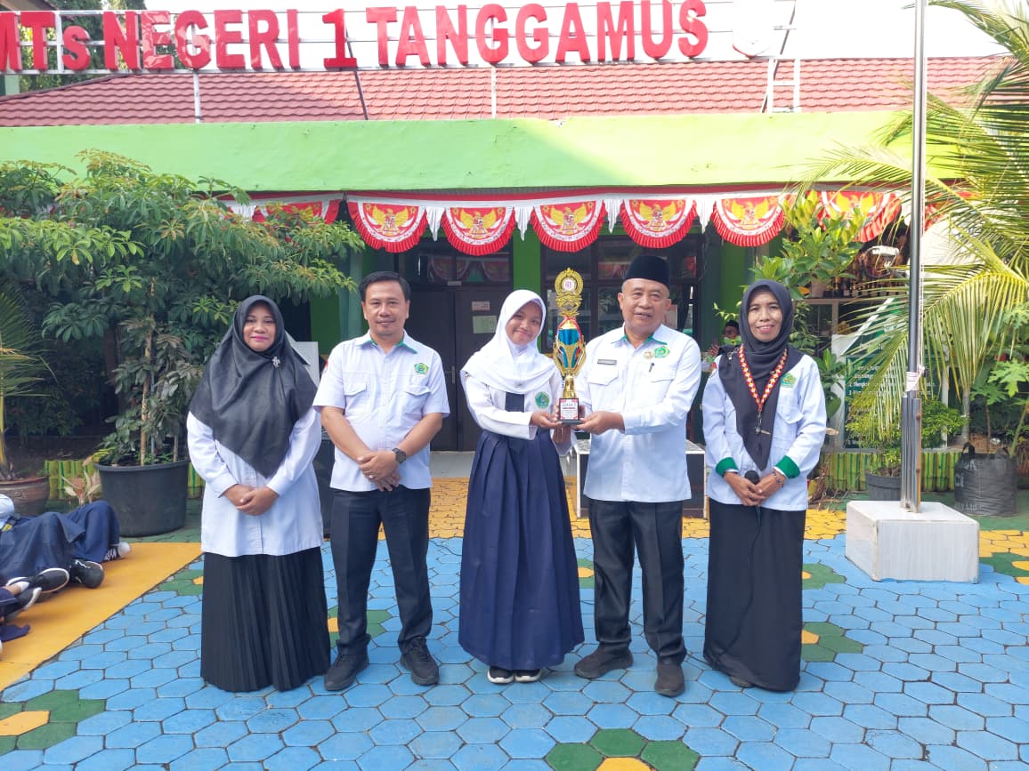 Prestasi untuk Madrasah : “Semarak HUT RI ke-81, MTsN 1 Tanggamus Sabet Juara 2 Karnaval”