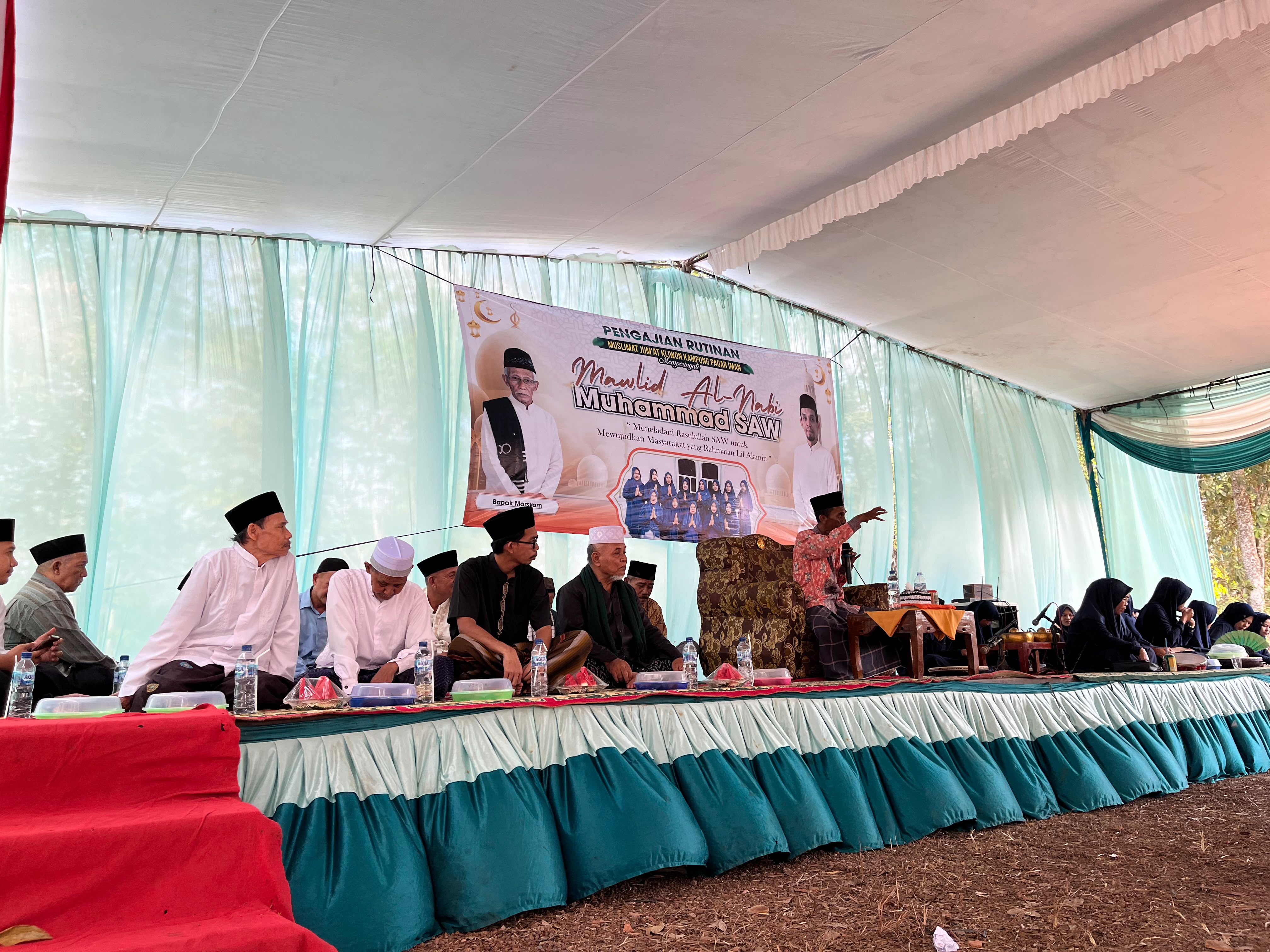 Perkuat Pembinaan Keagamaan, Kepala KUA Negeri Besar Sampaikan Tausiah di Pengajian Muslimat NU Pagar Iman