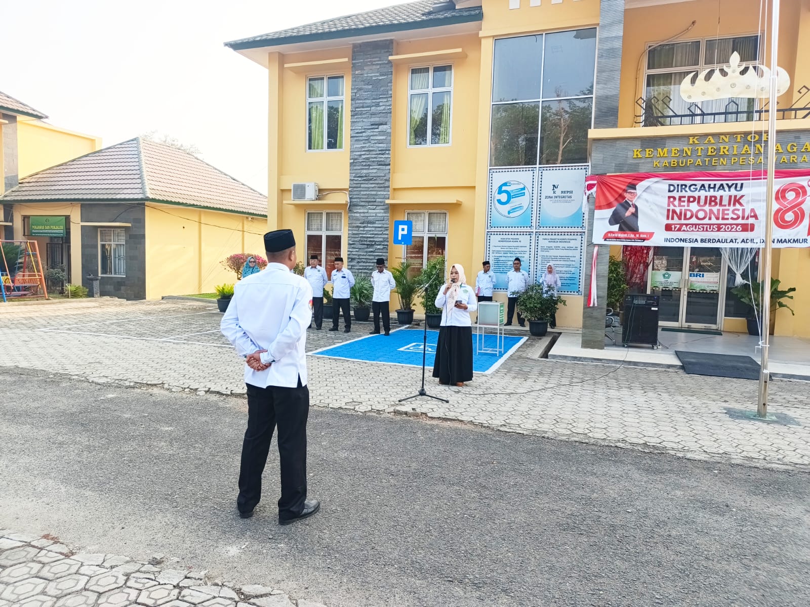 Apel Pagi Kemenag Pesawaran, Tri Idayana Ajak ASN Terus Kobarkan Semangat Kemerdekaan dalam Pelayanan