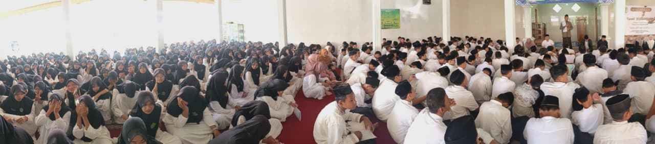 Gema Selawat Warnai Maulid Nabi 1448 H di MTsN 1 Lampung Barat