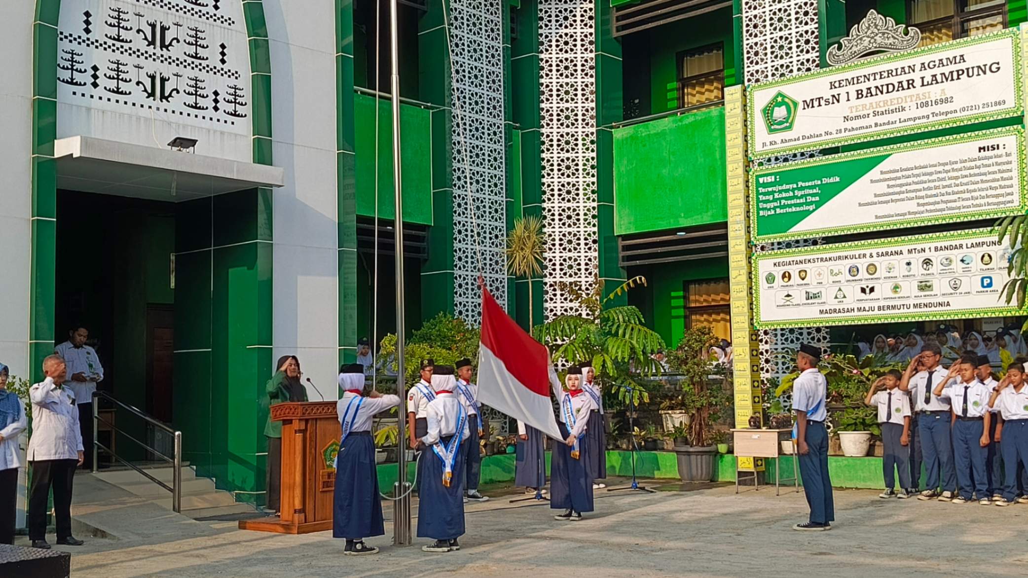 Tiga Langkah Kecil untuk Perubahan Besar; Pesan Inspiratif dalam Upacara MTsN 1 Bandar Lampung