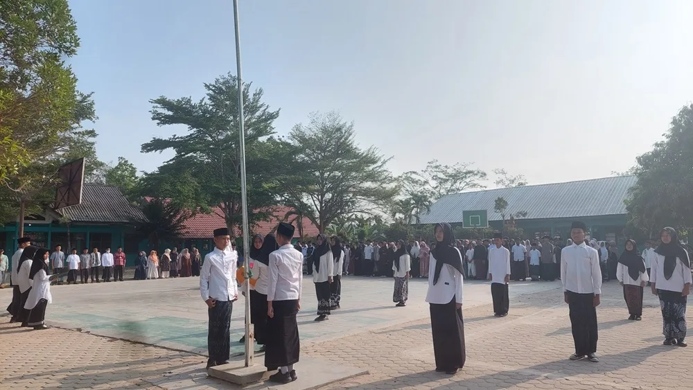 Kenang Perjuangan Santri, MTsN 1 Mesuji Gelar Upacara Hari Santri
