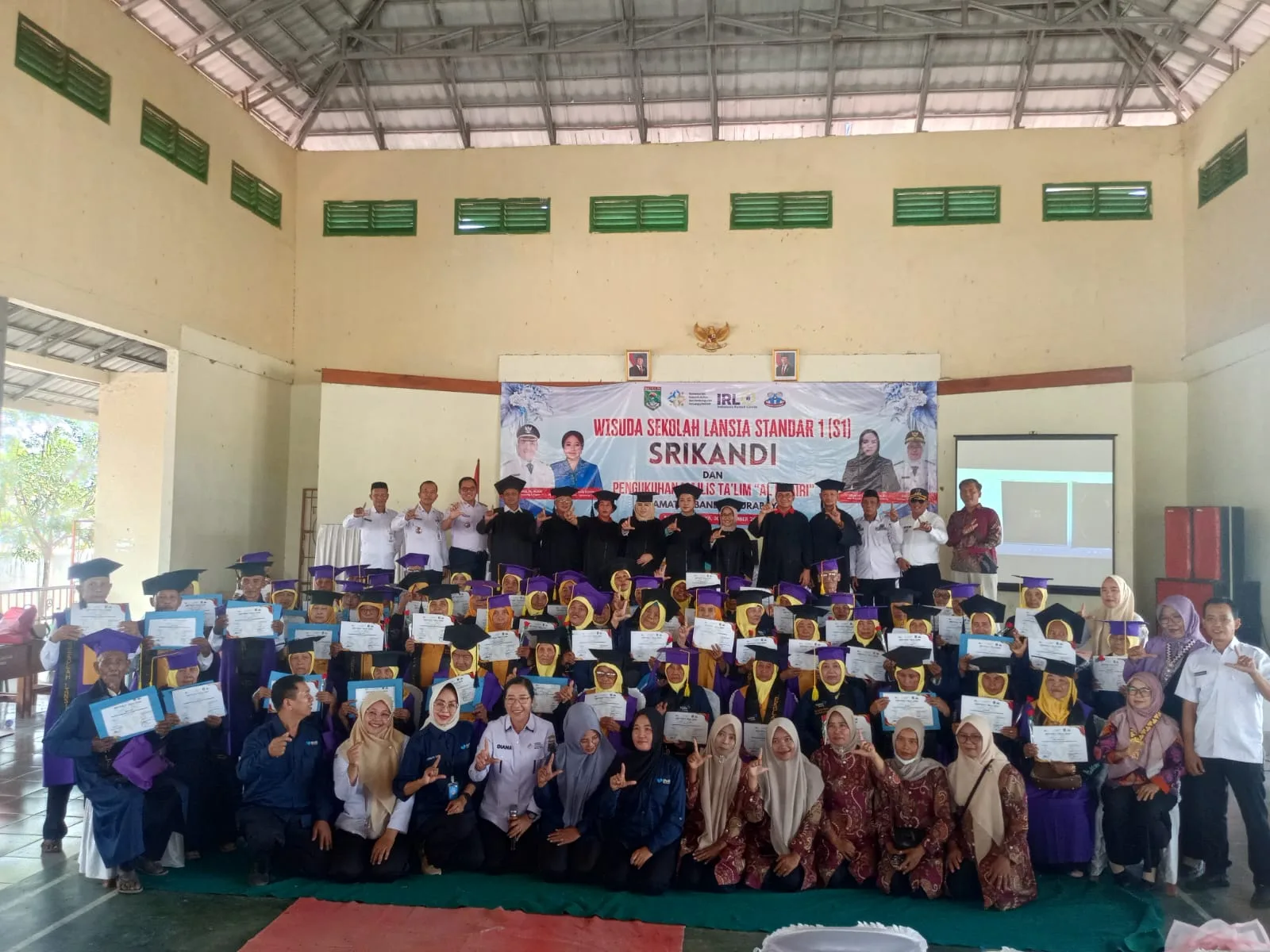 KUA Bandar Surabaya Hadiri Wisuda Lansia, Perkuat Kehadiran Layanan Keagamaan di Tengah Warga