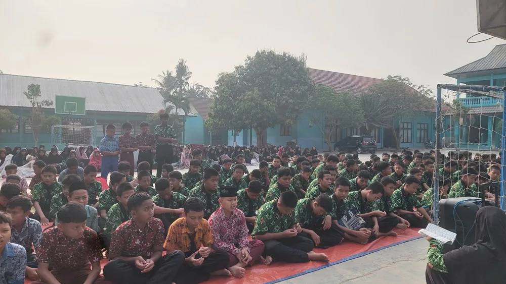 Murid MTsN 1 Mesuji Biasakan Murojaah Al-Qur’an setelah Salat Duha