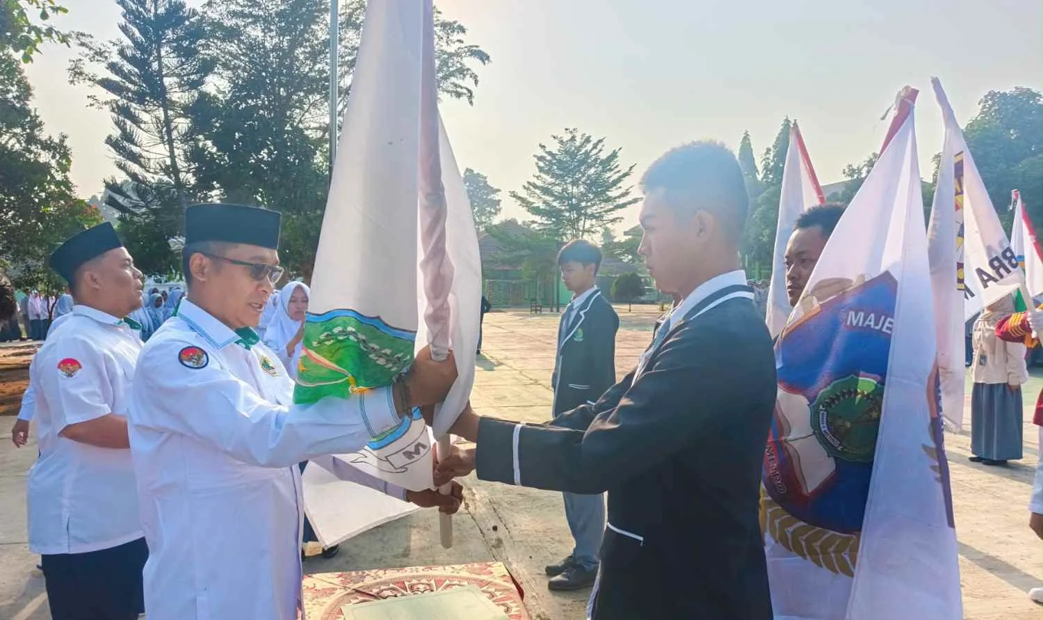 Kepala MAN 1 Metro Lantik Pengurus OSIM dan Ekstrakurikuler