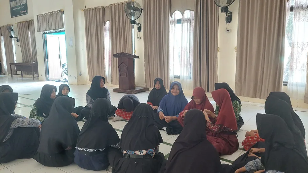 Lewat Kajian Keputrian, MTsN 1 Mesuji Bina Murid Putri