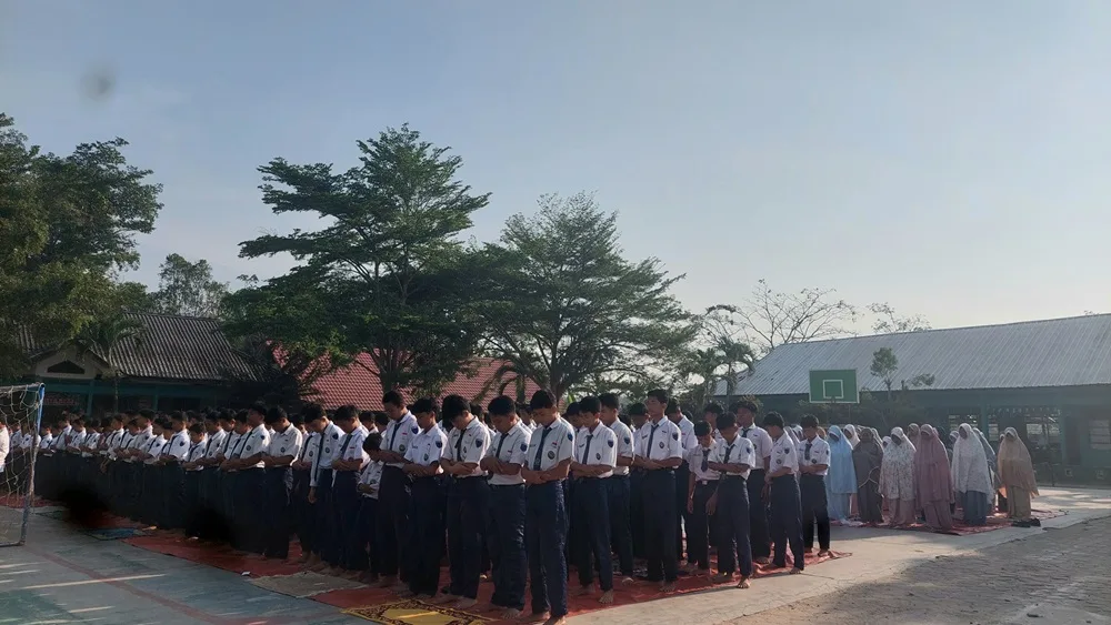 Sebelum ASTS, Murid MTsN 1 Mesuji Laksanakan Salat Duha Berjamaah