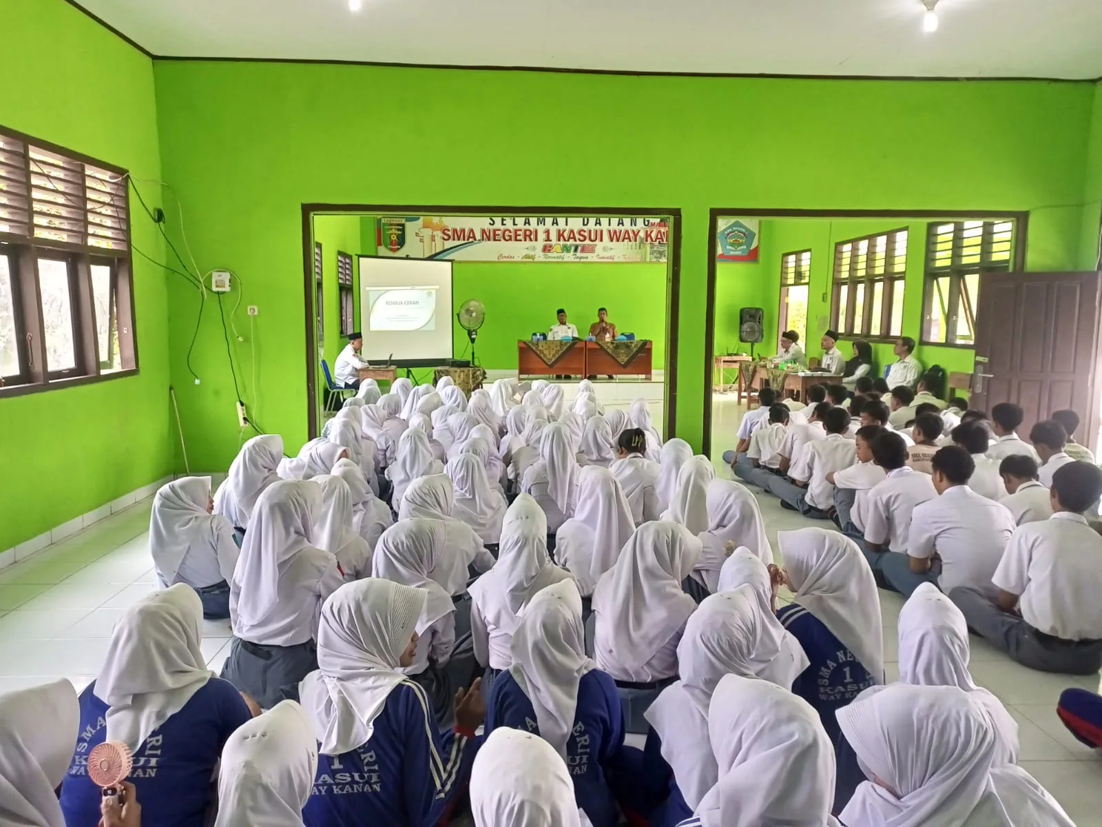 KUA Kasui Laksanakan BRUS di SMAN 1 Kasui